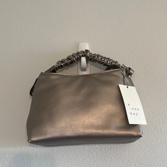 A New Day Purse - Picture 2 of 6